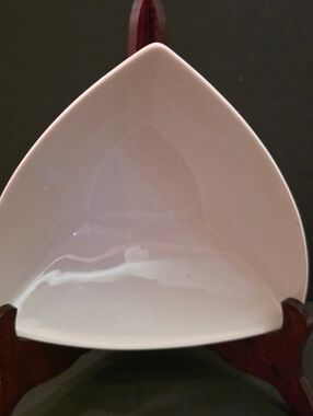 Red Vanilla Vanilla Fare Triangle Stoneware Bowl Medium 32 Oz Model FK000-220